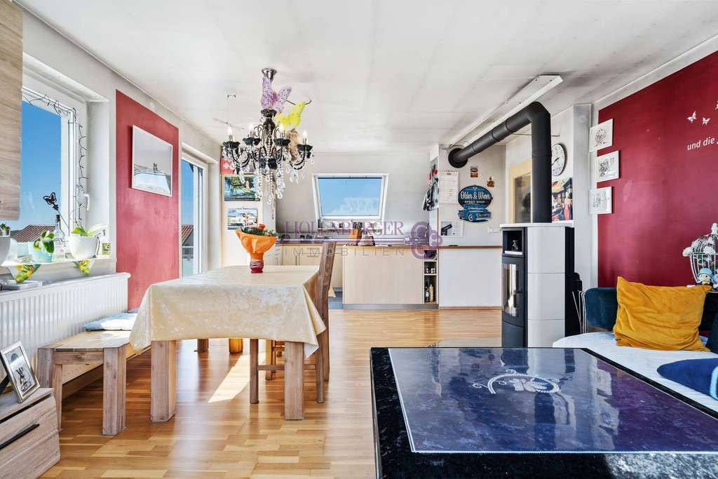Immobilie in Wenzenbach - Helle 3-Zimmer-Dachgeschosswohnung mit Balkon, Gartenanteil und Außenstellplatz! - Bild 2