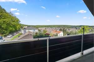 Top modernisierte, helle 3 Zimmer Dachgeschosswohnung  mit 2 Balkonen in Naurod  | WAGNER IMMOBILIEN – Die vollständige Adresse der Immobilie erhältst du vom Anbieter., 65207 Naurod, Wiesbaden – Vorschaubild 4