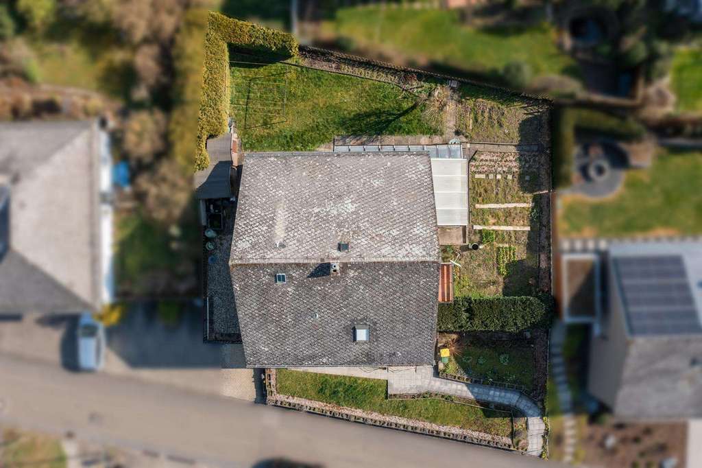 Immobilie in Altweidelbach - Großzügiges Ein- bis Zweifamilienhaus mit Garage und gemütlichem Wintergarten - Bild 3