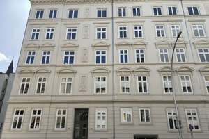 Courtagefreie, helle 3 Zimmer Wohnung mit Balkon und Aufzug in Hamburg-St. Georg