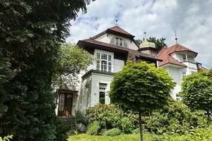 Gründerzeitwohnung mit Wintergarten und eigenem Eingang in repräsentativer Stadtvilla