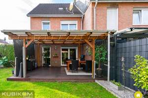 Raum für Familie und Anspruch – Modernes Reihenendhaus mit Garten und vier Zimmern.