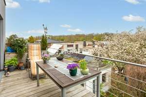Kapitalanlage: neuwertige & moderne 116 m² DG-Wohnung mit Terrasse & Balkon | Erbbau- & Wohnrecht
