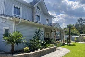 Traumhaus im New England Style in Feldrandlage von Bruchköbel – Die vollständige Adresse der Immobilie erhältst du vom Anbieter., 63486 Bruchköbel – Vorschaubild 2
