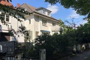 Klassische Villa mit drei Wohneinheiten