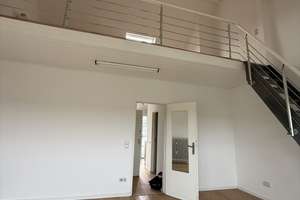 Helle 2 Zimmer Masionette Wohnung inkl. EBK und 2 Balkone