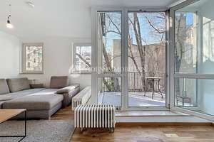 Ruhige Balkonwohnung im grünen Hinterhof – sofort bezugsfrei in Charlottenburg