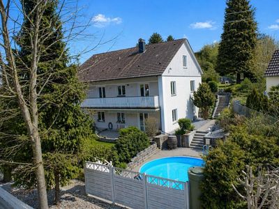 250 m² Wohnvielfalt auf 1.600 m², Pool, Traumgarten und Platz für große Pläne – Bieterverfahren