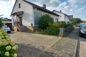 Charmantes Einfamilienhaus mit Ausbaupotenzial und Nebengebäude in ruhiger Wohnlage – Lachenweg 10, 61169 Friedberg (Hessen) – Vorschaubild 1