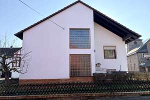 Geräumiges Haus mit Scheune, Garage und viel Platz zum Leben in Neuental-OT! Keine Käuferprovision! – Die vollständige Adresse der Immobilie erhältst du vom Anbieter., 34599 Neuental – Vorschaubild 2