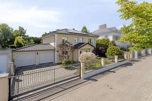 Mediterrane Landhausvilla mit traumhaftem Pool – Die vollständige Adresse der Immobilie erhältst du vom Anbieter., 40667 Meerbusch – Vorschaubild 40