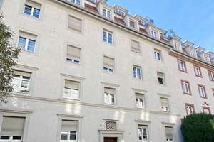 Möblierte 3-Zimmer-Hochparterre-Wohnung mit Balkon in München-Laim – Schedelstraße XXX, 80687 Friedenheim, München – Vorschaubild 1