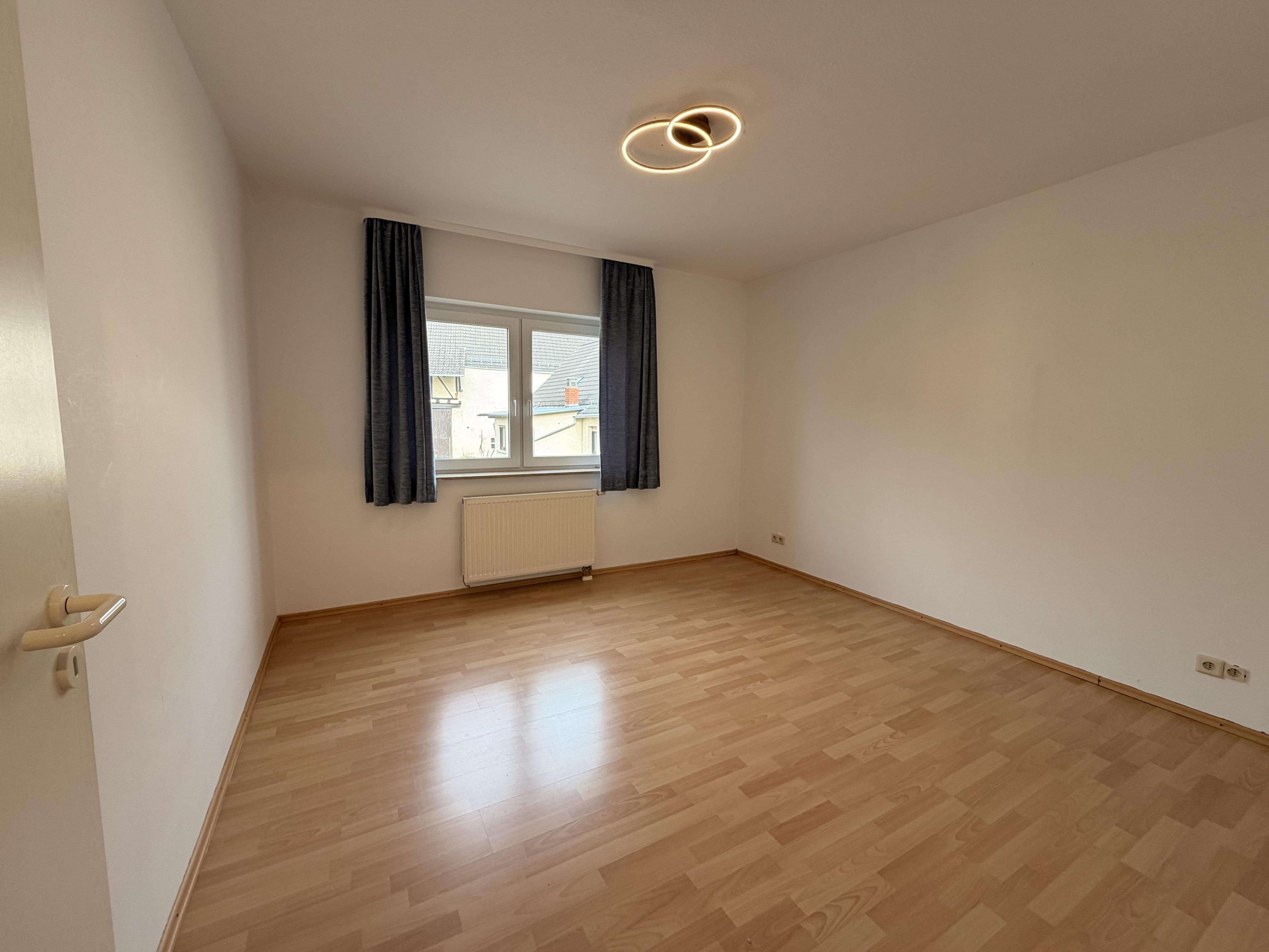 Immobilie in Lautertal - Helle Eigentumswohnung mit Balkon, Abendsonne & zwei Stellplätzen  - Bild 2