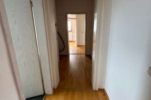 ** Charmante 3-Zimmer-Dachgeschosswohnung mit Spitzboden und Weitblick ** – Hofmannstraße 13, 65191 Bierstadt, Wiesbaden – Vorschaubild 4