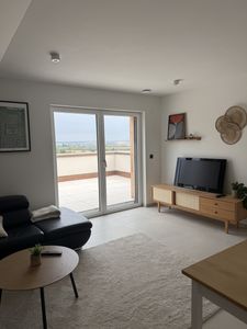 Wohnen mit Panoramablick - Kurzfristig verfügbar | ca. 60 m² | 2 Zimmer | große Terrasse |