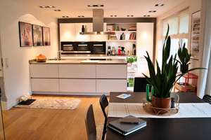 DIREKT AN DER UNI - URBANE TRAUMWOHNUNG MIT ALLEINIGER GARTENNUTZUNG & EINLIEGERAPARTMENT