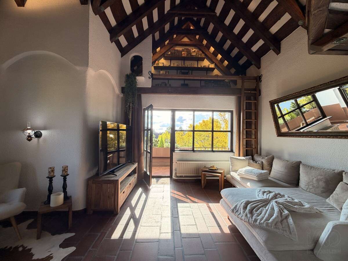 Immobilie in Kirchheim bei München - Schlossburg-Charakter trifft mediterranes Wohngefühl – außergewöhnliche Maisonette auf zwei Ebenen - Bild 4