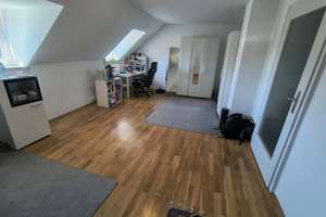 Gemütliche DG-Wohnung zur Zwischenmiete (August-Januar)  – Meglingerstraße 11, 81477 Obersendling, München – Vorschaubild 2