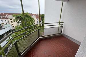 helle und verkehrsgünstige 2,5 Zimmer Wohnung mit Balkon