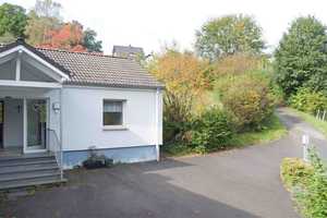 Ruhige, ungestörte Ortsrandlage: modernisierter Bungalow mit Platz für 2 Familien/Generationen – Oberbergischer Kreis – Vorschaubild 5