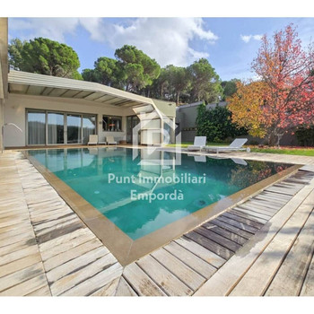 Luxusanwesen in La Jonquera, ein luxuriöses Refugium im Albera-Massiv mit beheiztem Pool und Panoram