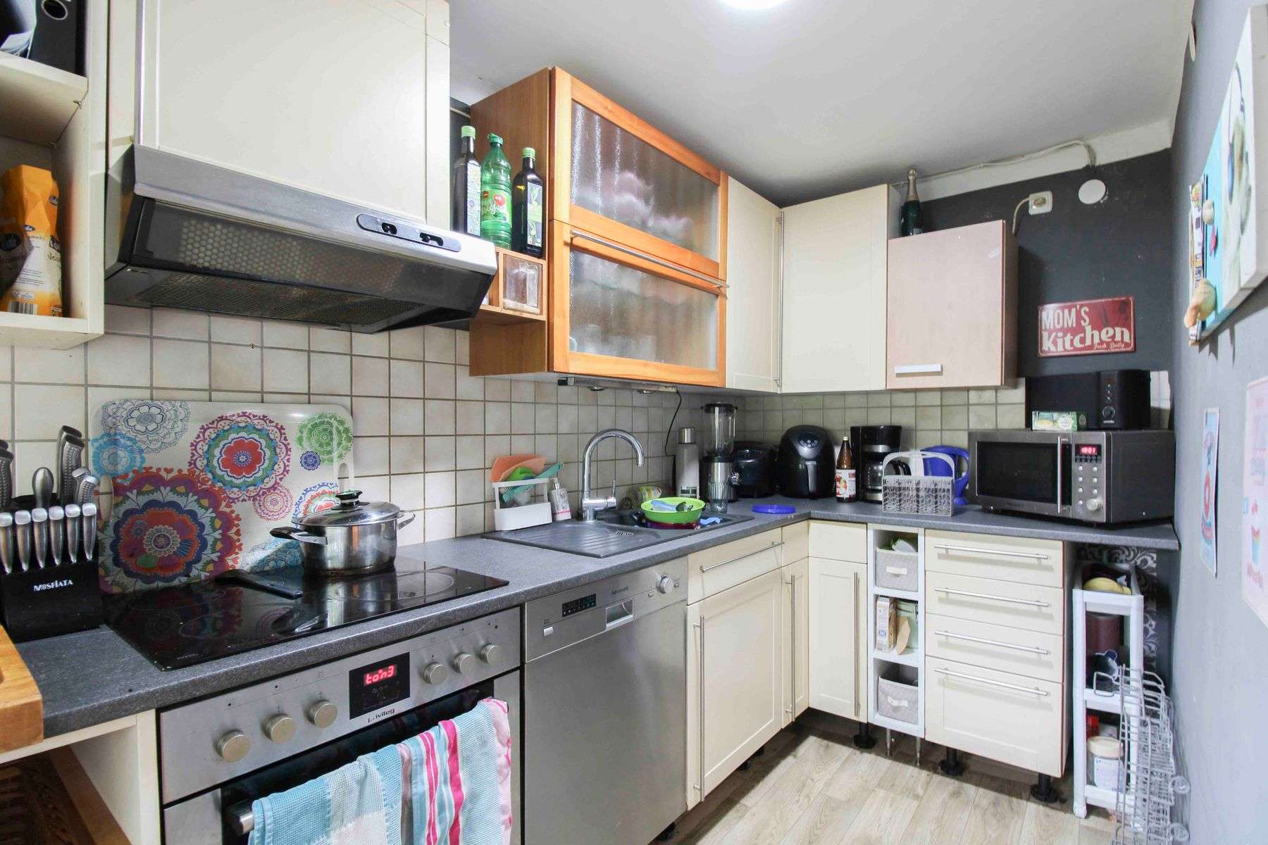 Wohnen unterhalb der Burg - mit Garten, 2 Garagen und weiteren Stellplätzen, Lahn Dill Kreis – Bild 3