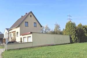 Renovierungsbed 2 Fam. Haus, 8 Zi. Doppelgarage m. Anbau Wfl. 148,20 m² Grund 2.536 m²