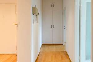 Stilvolle Wohnung mit optimalem Lichteinfall und Blick ins Grüne – Die vollständige Adresse der Immobilie erhältst du vom Anbieter., 40239 Düsseltal, Düsseldorf – Vorschaubild 4