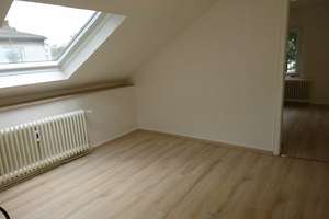 Helle und gemütliche 2-Zimmer Dachgeschosswohnung in wunderschönem Altbau – Industriestraße 51, 47803 Kempener Feld/Baackeshof, Krefeld – Vorschaubild 2