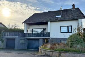 **Wohnhaus mit Einliegerwohnung oder Büro in der Nähe Prüm oder Bitburg in der Eifel** – Die vollständige Adresse der Immobilie erhältst du vom Anbieter., 54597 Burbach – Vorschaubild 1