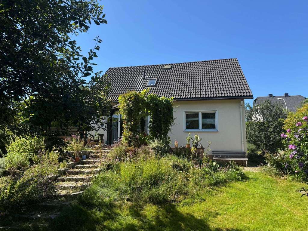 Immobilie in Lauter-Bernsbach - Gemütliches Einfamilienhaus mit Keller und tollem Garten! - Bild 4