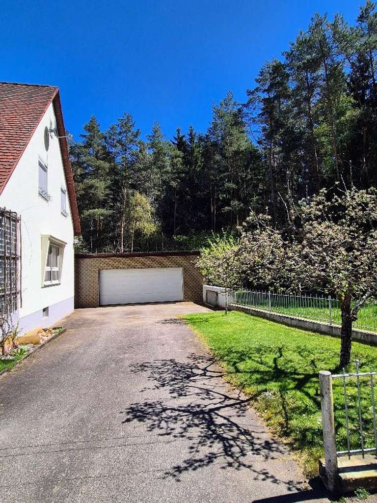 Immobilie in Weiherhammer - Natur pur & Renditechance: Gepflegtes Zweifamilienhaus am Waldrand – Provisionsfrei!  - Bild 3