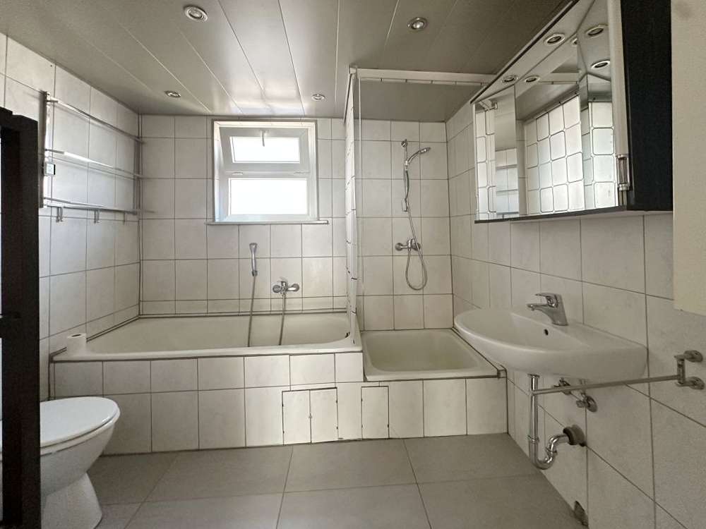 Immobilie in Böhl-Iggelheim - Spitzenpreis: Renovierungsbedürftiges Haus mit großem Grundstück, Innenhof und ausbaufähiger Scheune - Bild 5