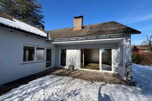 Charmantes Einfamilienhaus mit 6,5 Zimmern und großem Garten – Pfarrweg 5, 94121 Salzweg – Vorschaubild 2