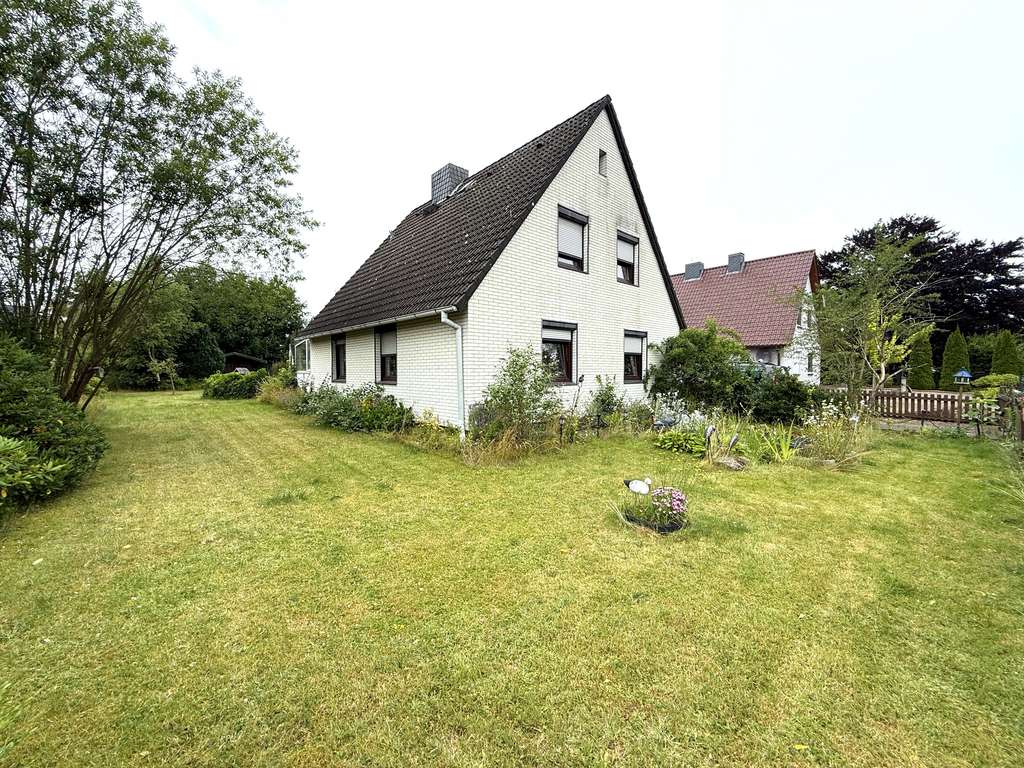 Immobilie in Südheide - Einfamilienhaus in zentraler Lage auf großzügigem Grundstück - Bild 0