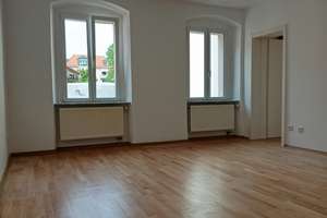 Helle ruhige 2 Zimmer Altbauwohnung generalsaniert
