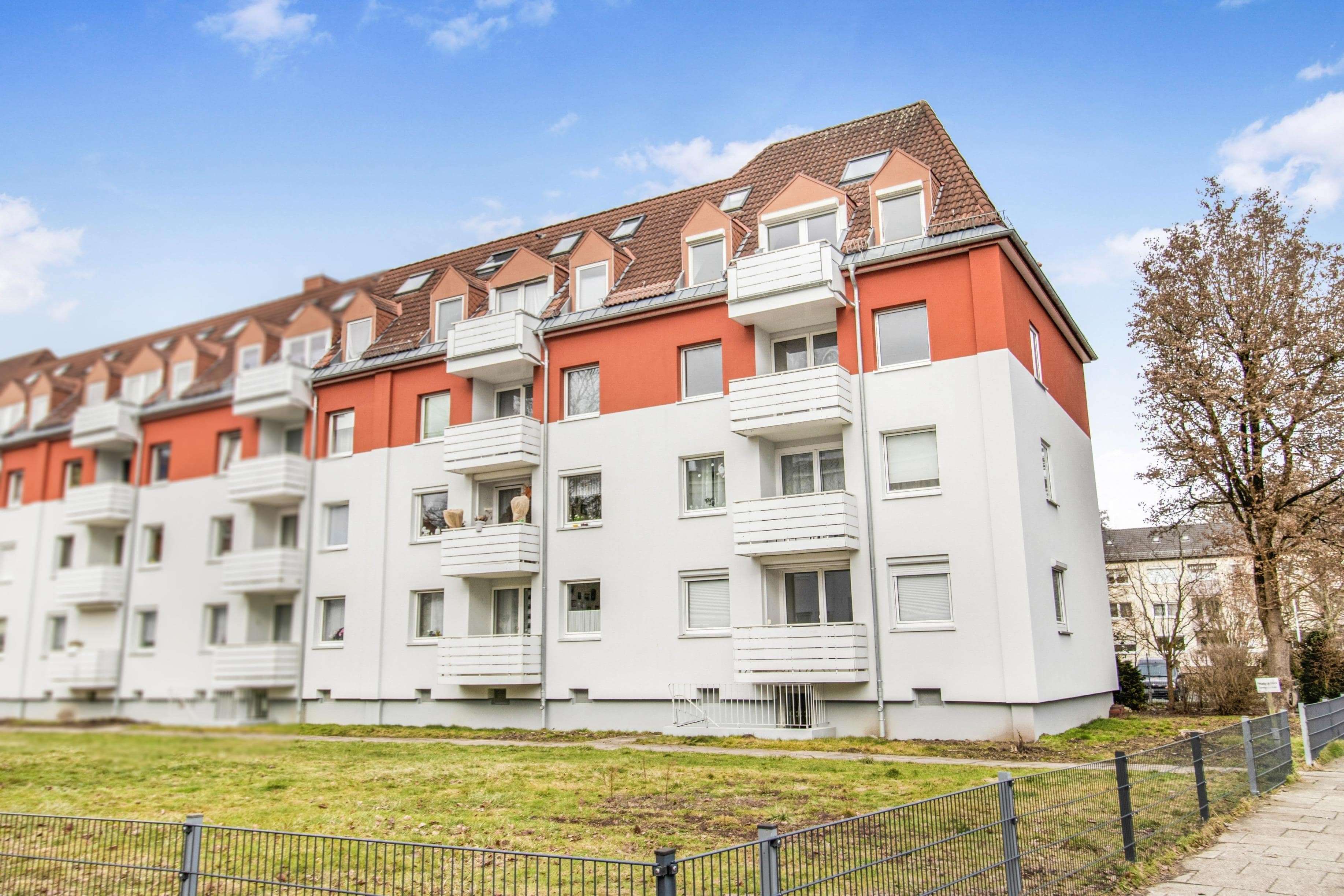 Charmante 3-Zimmer-Eigentumswohnung mit Loggia und separater Garage, Bremen – Bild 2