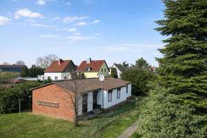 Charmanter Bungalow mit Keller und Gartenidylle in beliebter Lage von Magdeburg-Nordwest – Die vollständige Adresse der Immobilie erhältst du vom Anbieter., 39128 Nordwest, Magdeburg – Vorschaubild 2