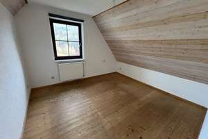 In schöner Ortsrand-/ Aussichtslage: Gepfl. EFH, u. a. mit Wintergarten, Kaminofen, Fußbodenheizung – Alte Weinstraße 33, 98554 Benshausen – Vorschaubild 38