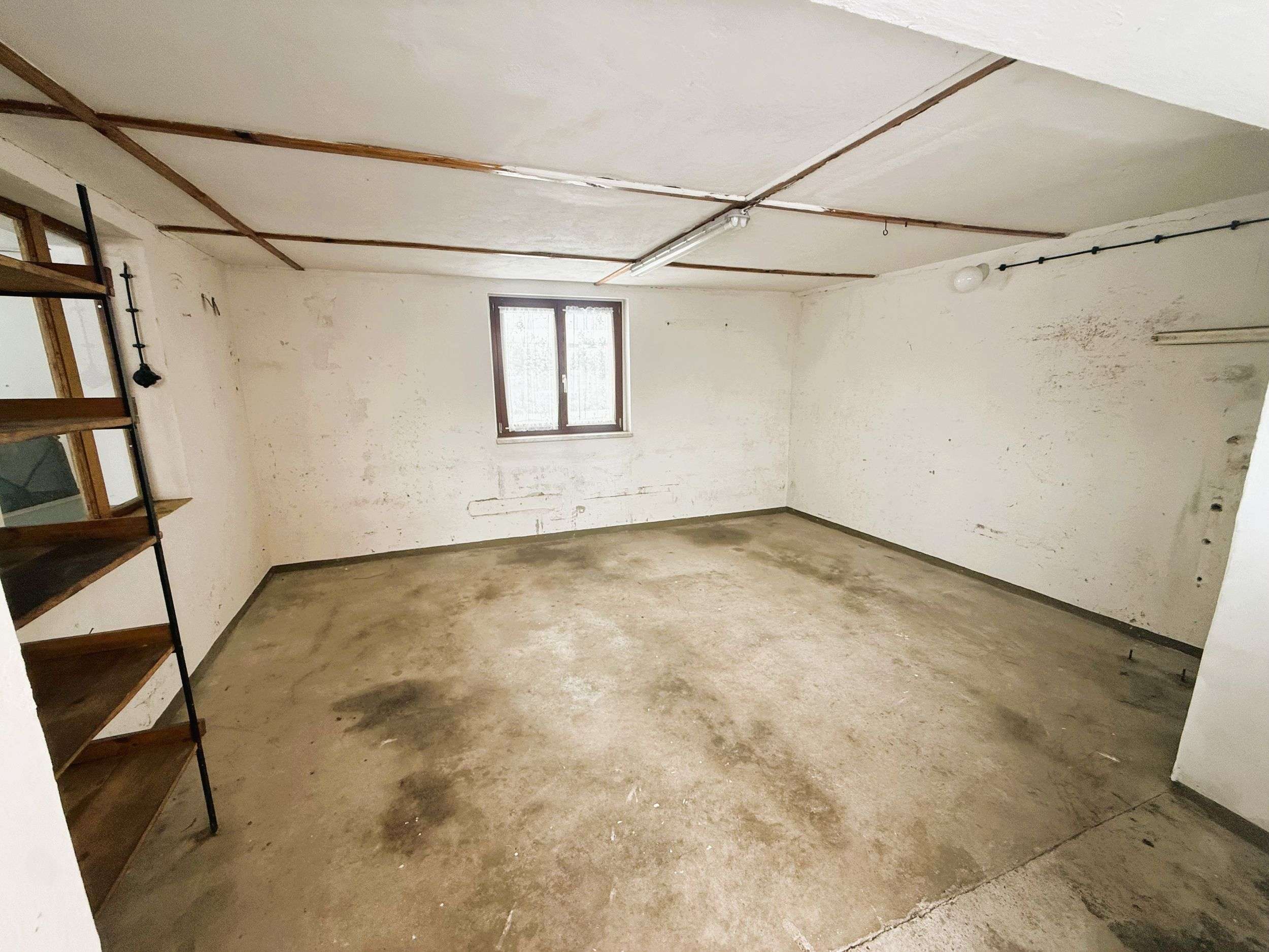 Immobilie in Steinbach-Hallenberg - Charmante Doppelhaushälfte mit Potenzial zur individuellen Gestaltung - Bild 1