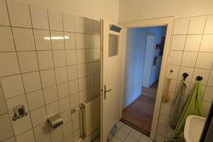Teilsanierte 2-Zimmer-Hochparterre-Wohnung mit Balkon in Hannover Döhren. – Wiehbergstraße 103, 30519 Döhren, Hannover – Vorschaubild 11