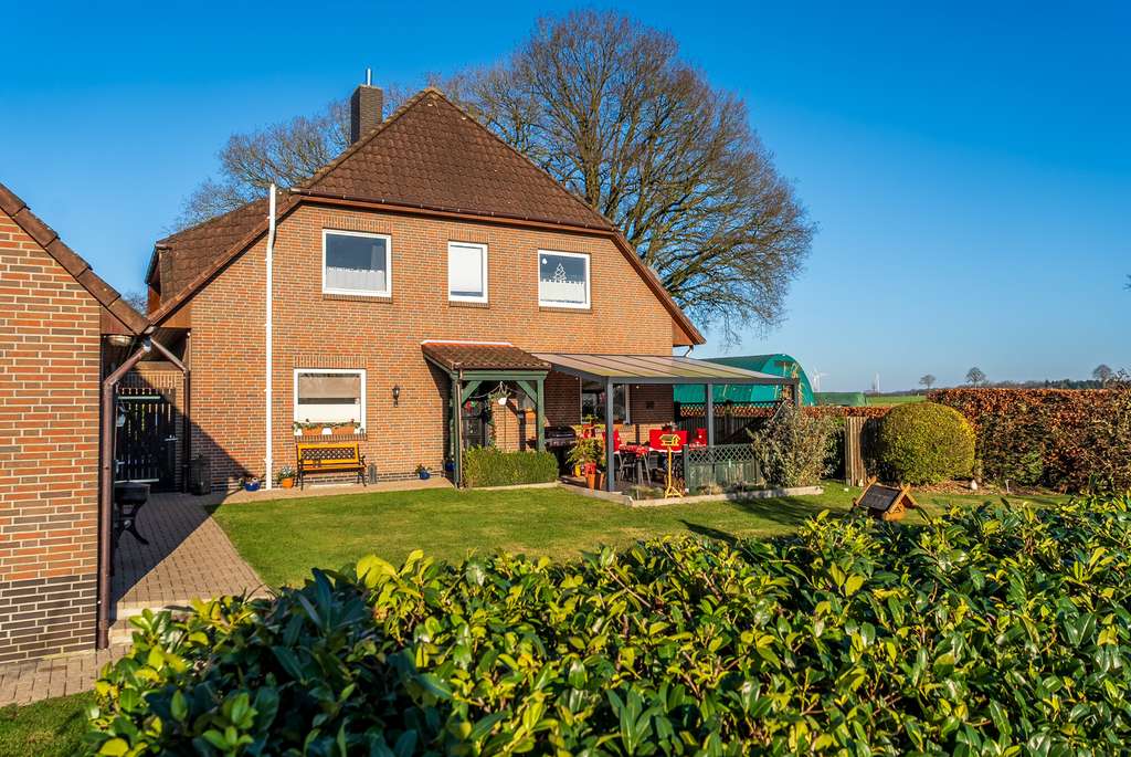 Immobilie in Hatten - Hochwertiges Zweifamilienhaus mit großem Grundstück in Hatten - Bild 4