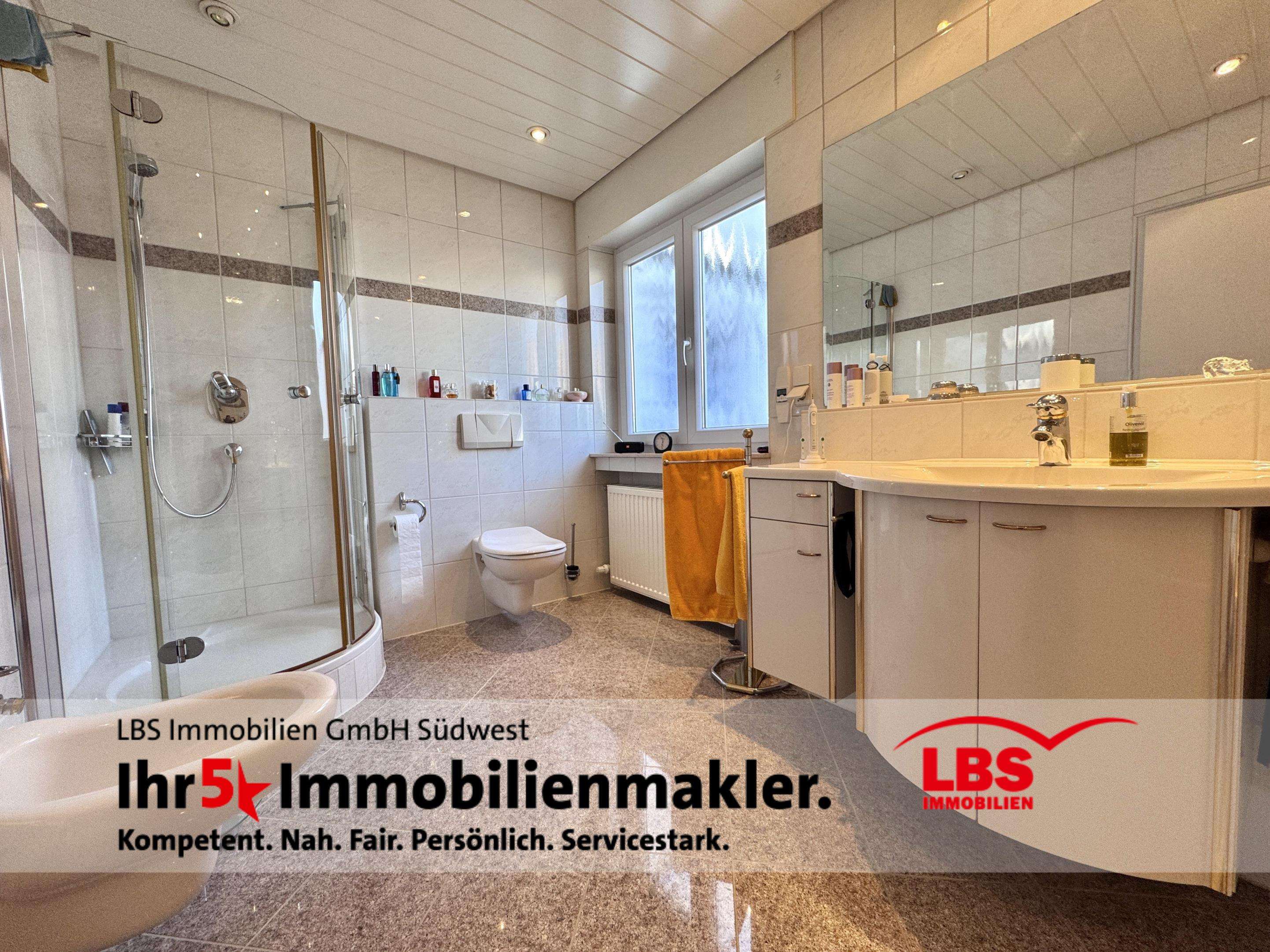 Immobilie in Muggensturm - Ein echtes Juwel in beliebter Wohnlage!
-Exklusives Zweifamilienhaus  mit grüner Wohlfühloase-

 - Bild 4