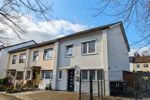 Luxuriöse 4,5-Zimmer-Reiheneckhaus mit großem Garten in Reutlingen