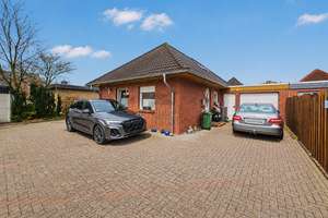 BUNGALOW IN RUHIGER LAGE MIT KAMIN, FUSSBODENHEIZUNG, MODERNEM BADEZIMMER UND ELEKTRISCHER GARAGE – Die vollständige Adresse der Immobilie erhältst du vom Anbieter., 26125 Ofenerdiek, Oldenburg (Oldenburg) – Vorschaubild 2