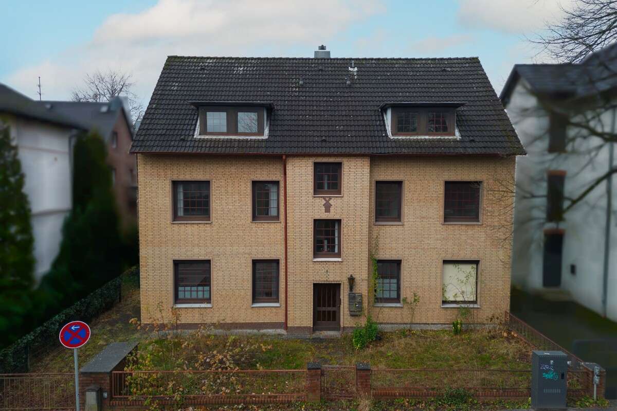 Nienstedten! Sanierungsbedürftiges Mehrfamilienhaus mit Baugrundstück für ein Einfamilienhaus, Hamburg – Bild 2