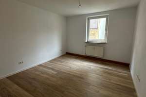 Kernsanierte helle 4,5-Zimmer-Wohnung mit Balkon in Bad Staffelstein