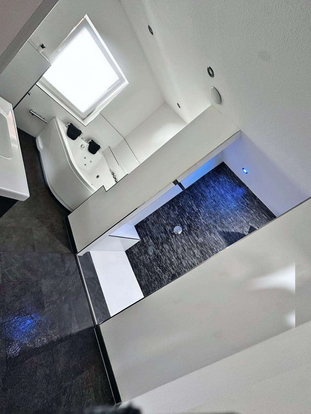 Immobilie in Haibach - Provisionsfrei! Stilvolles, geräumiges und saniertes 10,5-Zimmer-Haus in Haibach - Bild 2