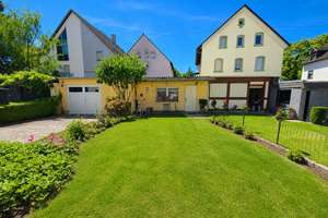 Charmante und sanierte Doppelhaushälfte mit Hinterhaus in guter Lage von Frankfurt-Sossenheim
