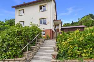 Familienfreundliches Einfamilienhaus mit großem Garten, Teich und Garage in Hauneck – Die vollständige Adresse der Immobilie erhältst du vom Anbieter., 36282 Hauneck – Vorschaubild 1